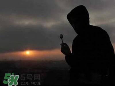 抑郁癥會導致生活不能自理嗎？抑郁癥會引起什么病