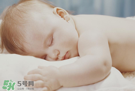 寶寶需要枕頭嗎？寶寶多大可以用枕頭？
