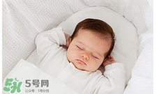 寶寶需要枕頭嗎？寶寶多大可以用枕頭？