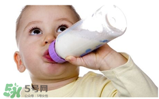母乳寶寶要比喂奶粉的寶寶體質(zhì)好嗎 母乳比奶粉營養(yǎng)嗎？