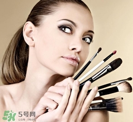 化妝后臉癢是怎么回事？化妝后臉癢怎么辦？