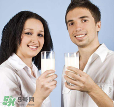 脫脂奶粉什么時(shí)候喝最好？脫脂奶粉什么時(shí)候喝？