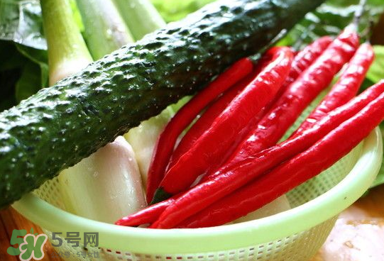 辣椒和黃瓜能一起吃嗎？黃瓜和辣椒一起吃好嗎？