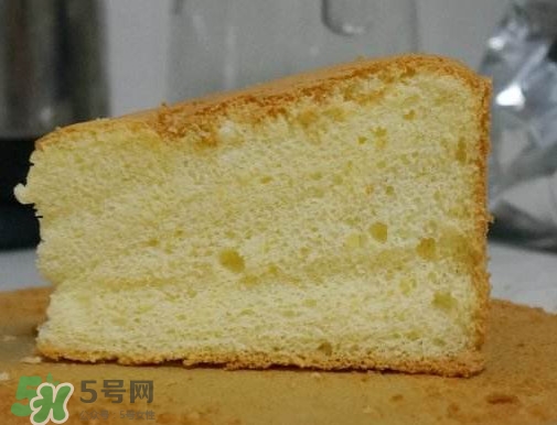 戚風(fēng)蛋糕怎么脫模？戚風(fēng)蛋糕倒扣多久脫模