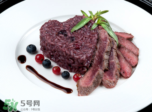 藍莓和牛肉能一起吃嗎？藍莓和牛肉會過敏嗎？