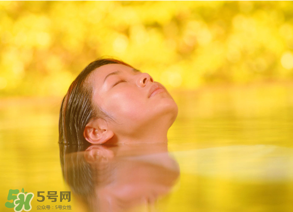 夏天可以泡溫泉嗎？冬天泡溫泉好還是夏天泡溫泉好？