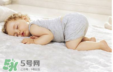什么時(shí)候給寶寶剪指甲？寶寶多大可以剪指甲？