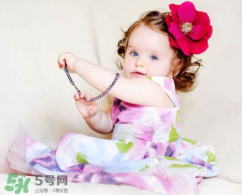 什么時(shí)候給寶寶剪指甲？寶寶多大可以剪指甲？