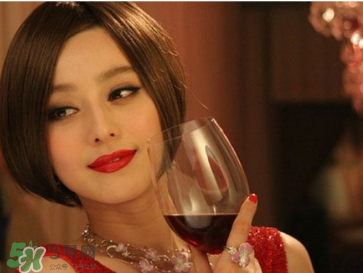 藍(lán)莓酒和葡萄酒哪個(gè)好？藍(lán)莓酒好還是葡萄酒好？