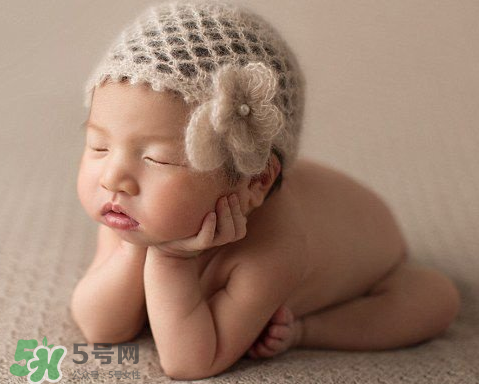 母乳喂養(yǎng)會胸下垂嗎？母乳喂養(yǎng)胸部下垂怎么辦？