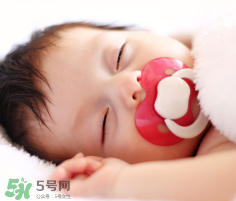 母乳喂養(yǎng)胸會變小嗎？母乳喂養(yǎng)胸會不會變??？