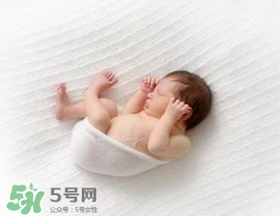 新生兒能用母乳洗臉嗎？新生兒能用母乳擦臉嗎？