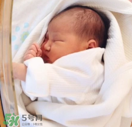 新生兒能用母乳洗臉嗎？新生兒能用母乳擦臉嗎？