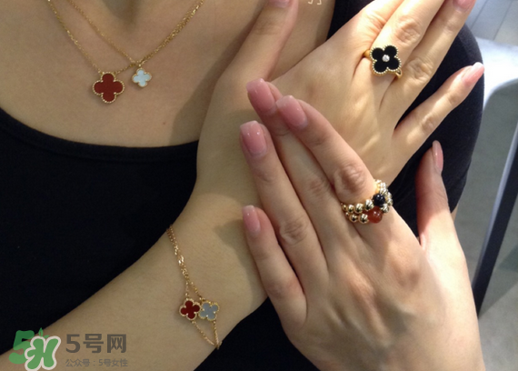 梵克雅寶四葉草項鏈?zhǔn)鞘裁床馁|(zhì)？四葉草項鏈材質(zhì)介紹