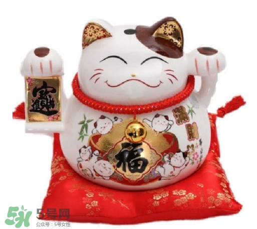 招財(cái)貓有什么講究？招財(cái)貓左手招什么右手招什么？