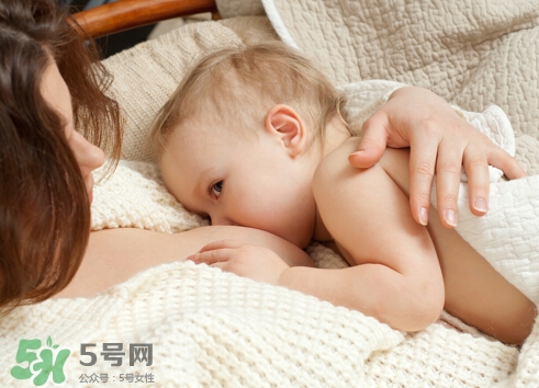 母乳喂養(yǎng)會胸下垂嗎？母乳喂養(yǎng)胸部下垂怎么辦？