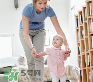 怎么糾正寶寶內(nèi)八字腳？寶寶八字腳幾歲前可以糾正？