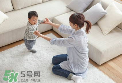 怎么糾正寶寶內(nèi)八字腳？寶寶八字腳幾歲前可以糾正？