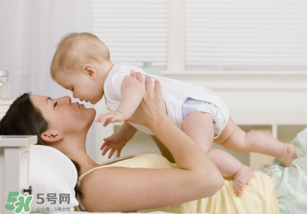 寶寶發(fā)燒可以擦清涼油嗎？寶寶發(fā)燒擦清涼油有副作用嗎？