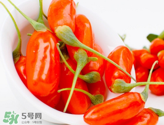 枸杞鮮果能吃嗎？鮮枸杞好還是干枸杞好