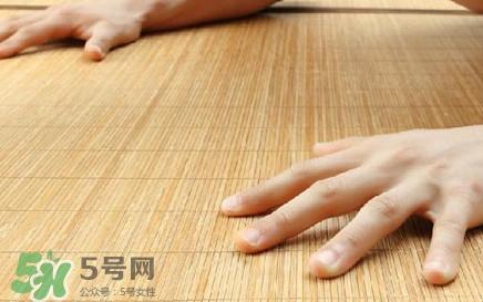 竹涼席和藤?zèng)鱿膫€(gè)好？竹涼席可以暴曬嗎