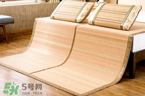 夏天擦涼席用熱水還是用冷水？涼席來年用時注意什么