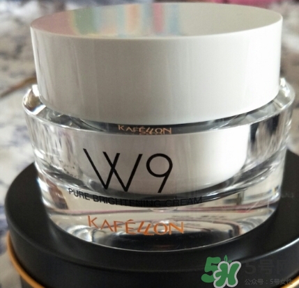 凱芙蘭素顏霜怎么用？凱芙蘭w9素顏霜使用方法