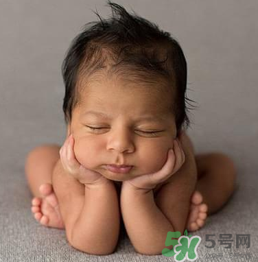 新生兒臍帶發(fā)炎可以用菜油擦嗎？臍帶能不能用菜油擦？