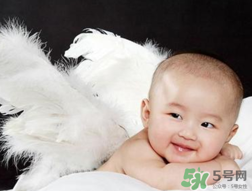 新生兒吃母乳拉稀是怎么回事？新生兒吃母乳拉稀怎么辦？