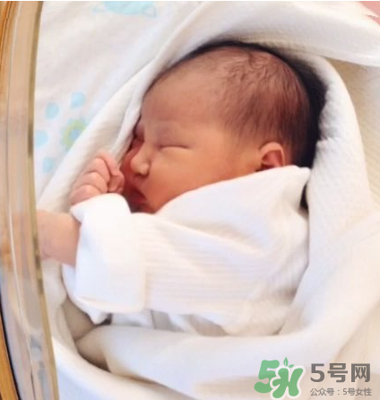 新生兒吃母乳會(huì)撐到嗎？新生兒吃母乳會(huì)吃撐嗎？