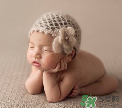 新生兒吃母乳會(huì)撐到嗎？新生兒吃母乳會(huì)吃撐嗎？