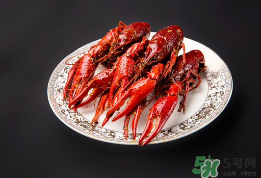 做麻辣小龍蝦放什么調(diào)料？麻辣小龍蝦可以放什么菜？