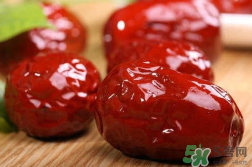 黑枸杞可以和紅棗一起泡嗎？紅棗能和黑枸杞一起吃嗎
