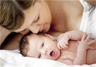 新生兒吃母乳拉稀是怎么回事？新生兒吃母乳拉稀怎么辦？