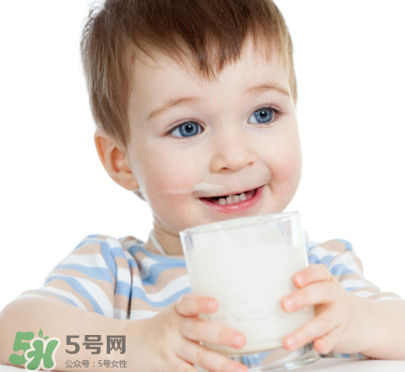 兒童能喝老年人奶粉嗎？老年人奶粉小孩能不能喝？