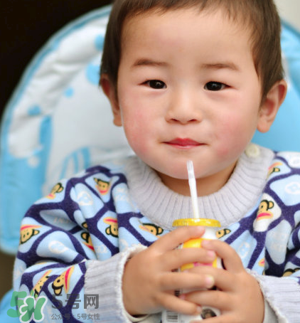 兒童能喝老年人奶粉嗎？老年人奶粉小孩能不能喝？