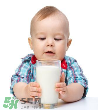 兒童能喝老年人奶粉嗎？老年人奶粉小孩能不能喝？