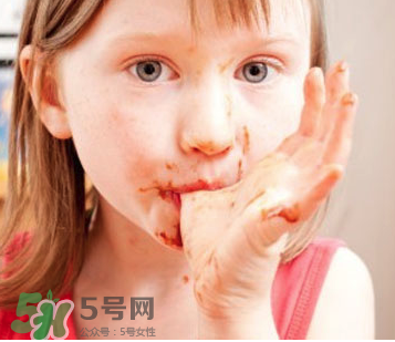 寶寶愛吃甜食智力會下降嗎？兒童愛吃糖會影響智力嗎？