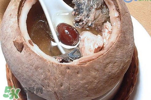 椰子雞里面的耶肉能吃嗎？椰子雞湯底怎麼做