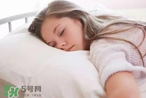 晚上睡覺趴著睡好嗎？晚上趴著睡覺有什么壞處