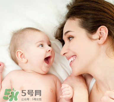 寶寶吐奶和哭有關(guān)系嗎？寶寶哭會引起吐奶嗎？