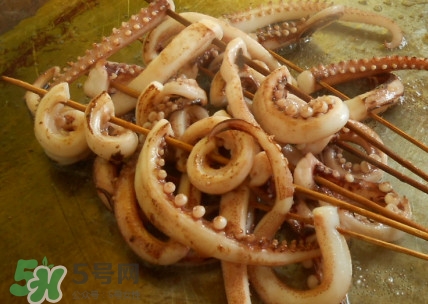鐵板魷魚有營養(yǎng)嗎？鐵板魷魚對身體有害嗎