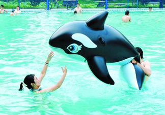 三伏天可以游泳嗎？三伏天游泳會(huì)有濕氣嗎？