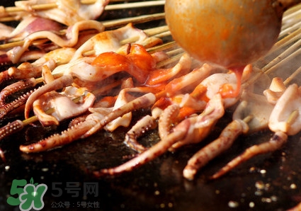 鐵板魷魚有營養(yǎng)嗎？鐵板魷魚對身體有害嗎