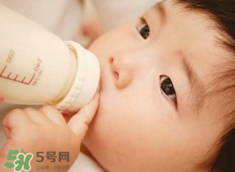如何戒夜奶寶寶不痛苦？寶寶如何戒夜奶？