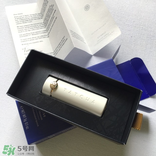 tatcha梅子粉好看嗎？tatcha白管口紅梅子粉試色