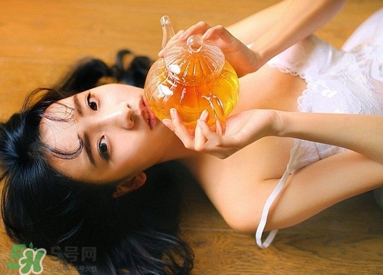 三伏貼能治痛經(jīng)嗎？三伏貼治療痛經(jīng)貼哪里哪個穴位？