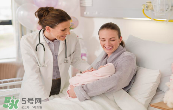 三伏天坐月子可以洗澡嗎？三伏天坐月子可以穿短袖嗎？
