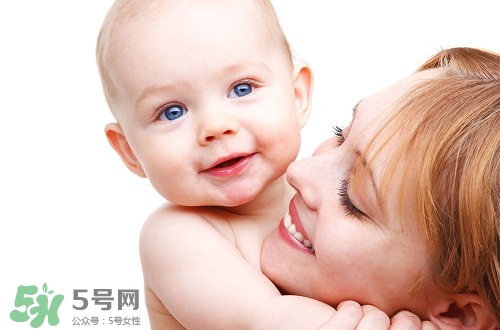 三伏天坐月子可以洗澡嗎？三伏天坐月子可以穿短袖嗎？