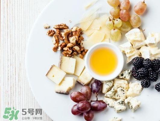 貼三伏貼不能吃什么？三伏貼不能吃什么食物？